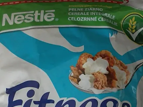 Czy płatki Nestlé Fitness są zdrowe? Odkryj ukryte składniki i zagrożenia